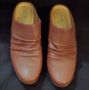 Clarks Emily Brown Ruched Leather Slip-On Shoes - Size 9.5